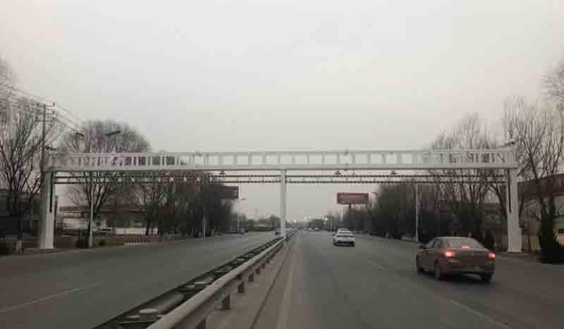 屯昌公路限高杆